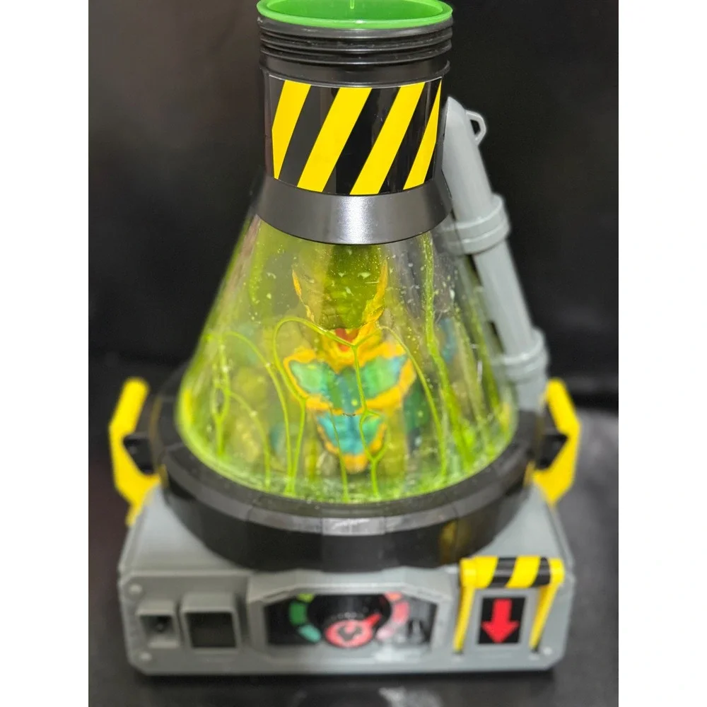 Moose Toys‎ Beast Lab Shark Beast Creator Interactive Playset Science Toy Mist